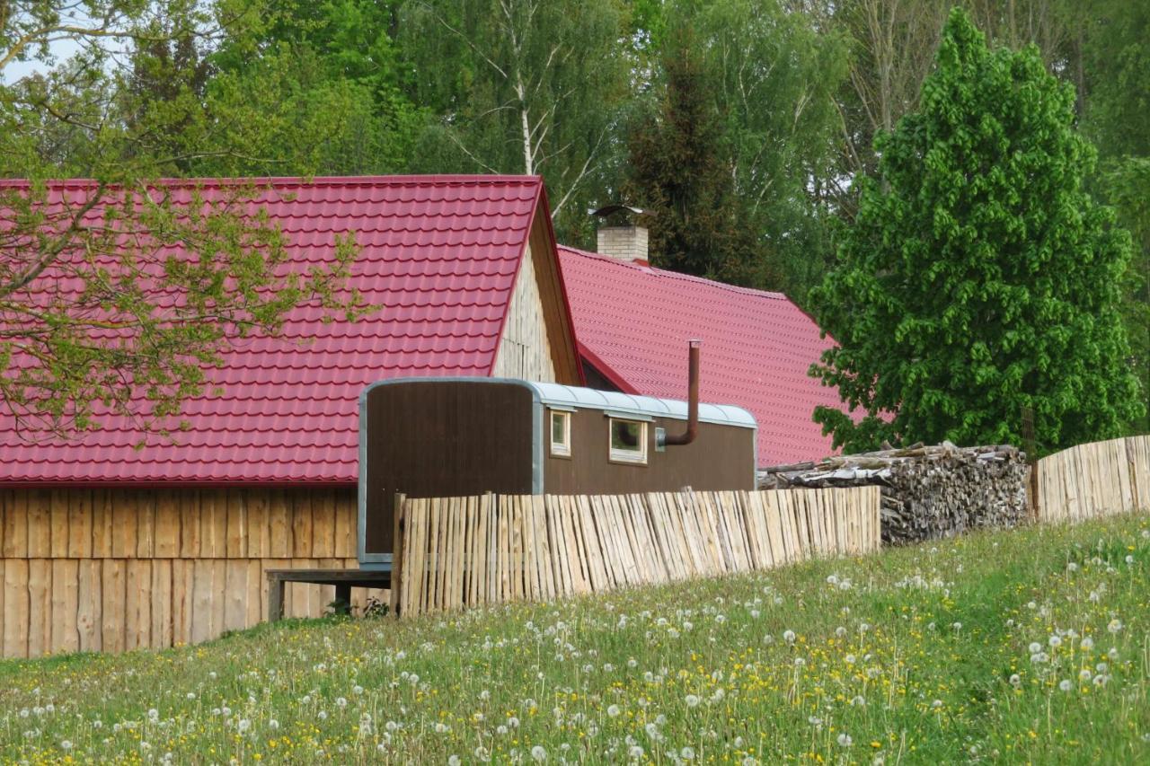 Отель Maringotka Na Samote Na Kozi Farme Pobezovice Экстерьер фото
